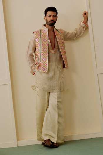 Gopi Vaid Vyomm Embroidered Bundi & Kurta Set 