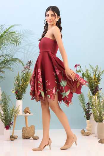 Ozeqo Maroon Neoprene Off-shoulder Dorset Short Printed Dress at Aza Fashions Ozeqo_Maroon Neoprene Off-shoulder Dorset Short Printed Dress _at_Aza_Fashions