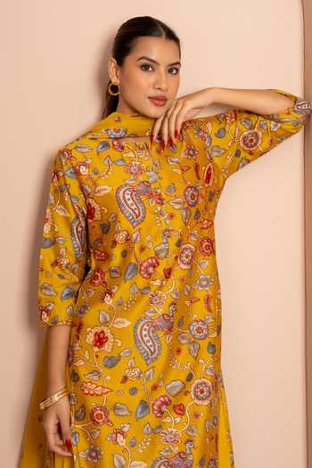 Shop Kameez Yellow Chanderi, Cotton Round Neck Rustic Marigold Digital Print Kurta Set Shop_Kameez_Yellow Chanderi, Cotton Round Neck Rustic Marigold Digital Print Kurta Set