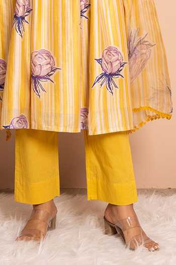 Kameez Yellow Chanderi, Cotton, Organza Round Neck Digital Print Kurta Set Online at Aza Fashions Kameez_Yellow Chanderi, Cotton, Organza Round Neck Digital Print Kurta Set _Online_at_Aza_Fashions