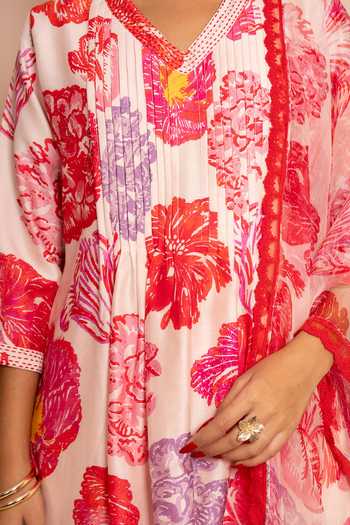 Kameez Ivory Chanderi, Cotton, Organza V-neck Digital Print Kurta Set at Aza Fashions Kameez_Ivory Chanderi, Cotton, Organza V-neck Digital Print Kurta Set _at_Aza_Fashions