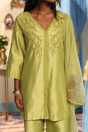 Midushi Bajoria_Olive Green Organza, Chanderi , V-neck, Placement Embroidered Kurta Set _Online_at_Aza_Fashions