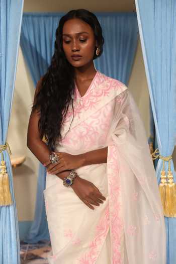Buy_Midushi Bajoria_Off White Silk, Organza, Satin, Shantoon V-neck Hand Work Saree With Blouse _Online_at_Aza_Fashions