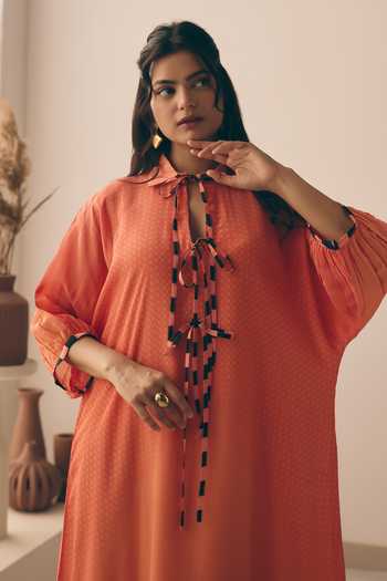 Meher By Islie_Peach Crepe Keyhole Neck Botanical Print Kaftan _at_Aza_Fashions