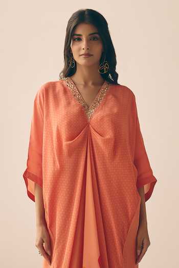 Buy Meher By Islie Peach Crepe V-neck Abstract Print Kaftan Online at Aza Fashions Buy_Meher By Islie_Peach Crepe V-neck Abstract Print Kaftan _Online_at_Aza_Fashions