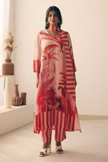 Meher By Islie_Pink Crepe V-neck Printed Kaftan And Pant Set _Online_at_Aza_Fashions