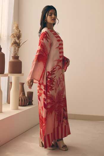 Meher By Islie Pink Crepe Keyhole Neck Printed Kaftan Online at Aza Fashions Meher By Islie_Pink Crepe Keyhole Neck Printed Kaftan _Online_at_Aza_Fashions
