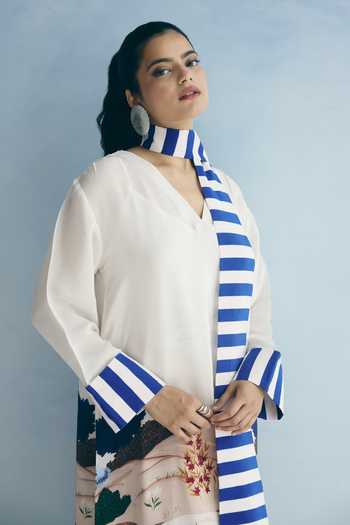 Meher By Islie Blue Crepe V-neck Landscape Print Kaftan With Scarf Online at Aza Fashions Meher By Islie_Blue Crepe V-neck Landscape Print Kaftan With Scarf _Online_at_Aza_Fashions