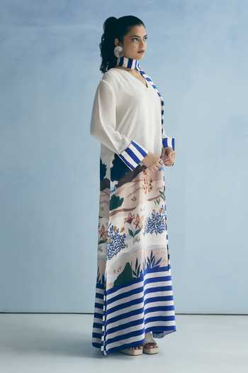 Shop Meher By Islie Blue Crepe V-neck Landscape Print Kaftan With Scarf Online at Aza Fashions Shop_Meher By Islie_Blue Crepe V-neck Landscape Print Kaftan With Scarf _Online_at_Aza_Fashions