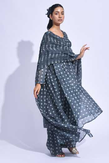 JAYATI GOENKA Black Chanderi Silk V-neck, Yes Kala Tama Suit Set Online at Aza Fashions JAYATI GOENKA_Black Chanderi Silk V-neck, Yes Kala Tama Suit Set _Online_at_Aza_Fashions