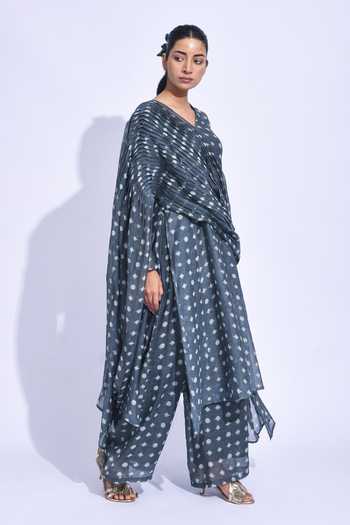 Buy JAYATI GOENKA Black Chanderi Silk V-neck, Yes Kala Tama Suit Set Online at Aza Fashions Buy_JAYATI GOENKA_Black Chanderi Silk V-neck, Yes Kala Tama Suit Set _Online_at_Aza_Fashions