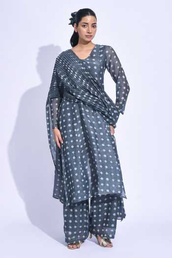 Shop JAYATI GOENKA Black Chanderi Silk V-neck, Yes Kala Tama Suit Set Online at Aza Fashions Shop_JAYATI GOENKA_Black Chanderi Silk V-neck, Yes Kala Tama Suit Set _Online_at_Aza_Fashions