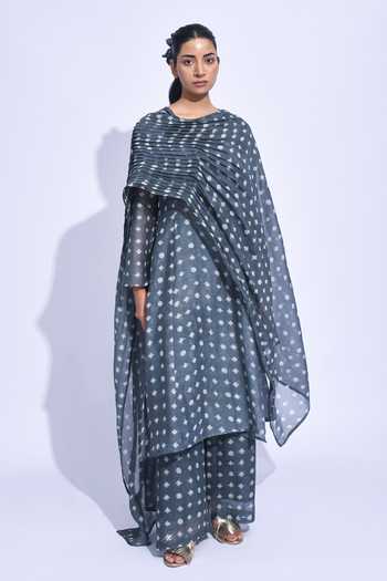 JAYATI GOENKA Black Chanderi Silk V-neck, Yes Kala Tama Suit Set at Aza Fashions JAYATI GOENKA_Black Chanderi Silk V-neck, Yes Kala Tama Suit Set _at_Aza_Fashions