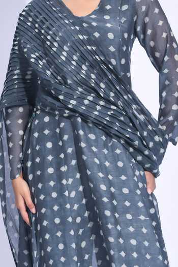 Buy JAYATI GOENKA Black Chanderi Silk V-neck, Yes Kala Tama Suit Set Buy_JAYATI GOENKA_Black Chanderi Silk V-neck, Yes Kala Tama Suit Set