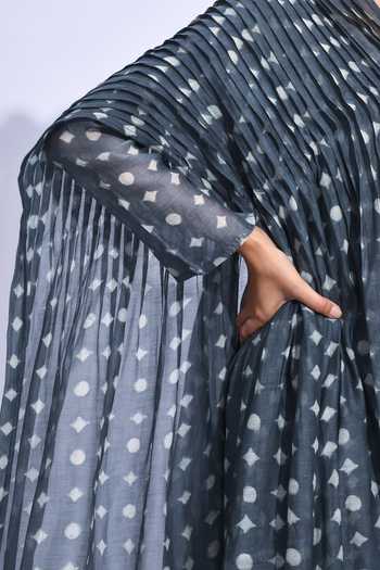 Shop JAYATI GOENKA Black Chanderi Silk V-neck, Yes Kala Tama Suit Set Shop_JAYATI GOENKA_Black Chanderi Silk V-neck, Yes Kala Tama Suit Set