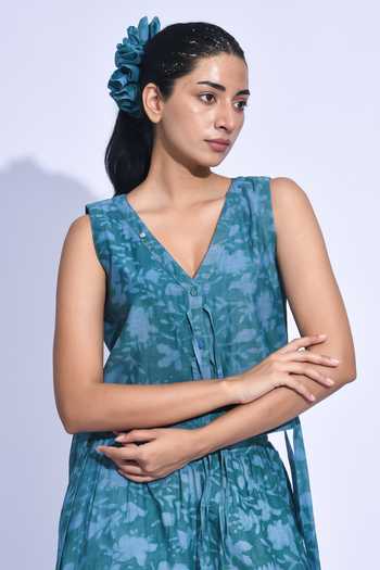 JAYATI GOENKA Blue Chanderi Silk V-neck Mori Vest Set at Aza Fashions JAYATI GOENKA_Blue Chanderi Silk V-neck Mori Vest Set _at_Aza_Fashions