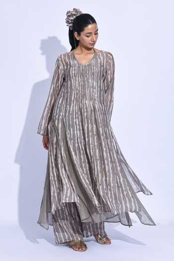 JAYATI GOENKA Grey Chanderi Silk Halter Neck, Yes Ash Shima Layered Set Online at Aza Fashions JAYATI GOENKA_Grey Chanderi Silk Halter Neck, Yes Ash Shima Layered Set _Online_at_Aza_Fashions