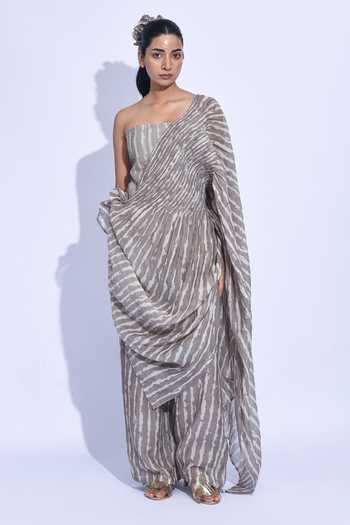 JAYATI GOENKA Grey Chanderi Silk Metallic Thread Bandeau Neck Dissected Corset Trouser Set at Aza Fashions JAYATI GOENKA_Grey Chanderi Silk Metallic Thread Bandeau Neck Dissected Corset Trouser Set _at_Aza_Fashions