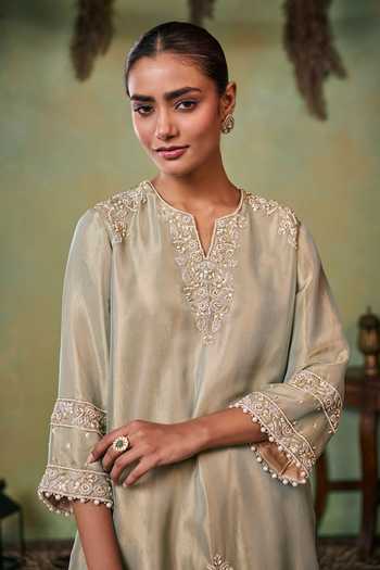 Buy Seema Thukral Green Satin, Tissue Split V-neck Quinn Kurta And Salwar Set Online at Aza Fashions Buy_Seema Thukral_Green Satin, Tissue Split V-neck Quinn Kurta And Salwar Set _Online_at_Aza_Fashions