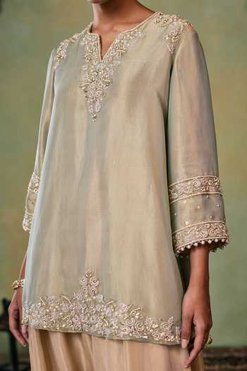 Shop Seema Thukral Green Satin, Tissue Split V-neck Quinn Kurta And Salwar Set Online at Aza Fashions Shop_Seema Thukral_Green Satin, Tissue Split V-neck Quinn Kurta And Salwar Set _Online_at_Aza_Fashions
