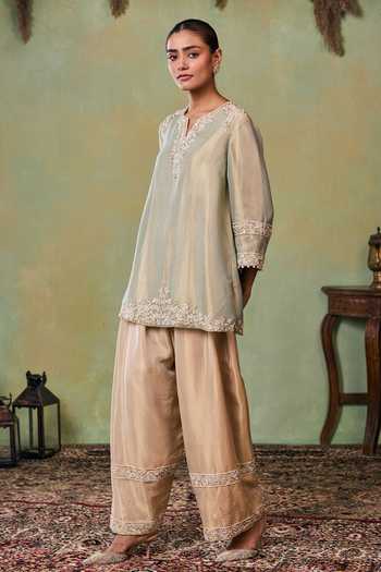 Shop Seema Thukral Green Satin, Tissue Split V-neck Quinn Kurta And Salwar Set Shop_Seema Thukral_Green Satin, Tissue Split V-neck Quinn Kurta And Salwar Set