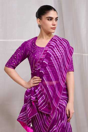 Naina Jain Purple Silk, Chiffon Round Neck Tarang Leheriya Striped Saree With Blouse Online at Aza Fashions Naina Jain_Purple Silk, Chiffon Round Neck Tarang Leheriya Striped Saree With Blouse _Online_at_Aza_Fashions