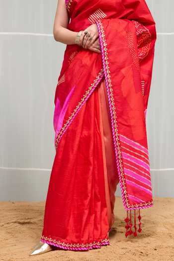 Naina Jain Pink Silk Boond Bandhani Saree With Unstitched Blouse Piece at Aza Fashions Naina Jain_Pink Silk Boond Bandhani Saree With Unstitched Blouse Piece _at_Aza_Fashions