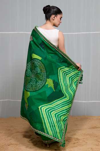 Naina Jain Green Silk Boond Patchwork Saree With Unstitched Blouse Piece at Aza Fashions Naina Jain_Green Silk Boond Patchwork Saree With Unstitched Blouse Piece _at_Aza_Fashions