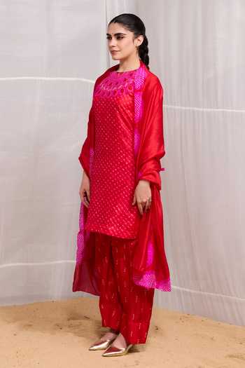 Buy Naina Jain Red , Organza Round Neck, Yes Kair Hand Embroidered Kurta Set Online at Aza Fashions Buy_Naina Jain_Red , Organza Round Neck, Yes Kair Hand Embroidered Kurta Set _Online_at_Aza_Fashions