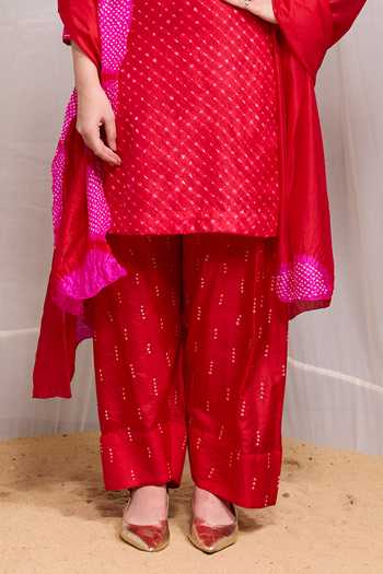 Shop Naina Jain Red , Organza Round Neck, Yes Kair Hand Embroidered Kurta Set Online at Aza Fashions Shop_Naina Jain_Red , Organza Round Neck, Yes Kair Hand Embroidered Kurta Set _Online_at_Aza_Fashions