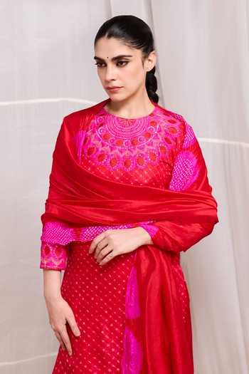 Naina Jain Red , Organza Round Neck, Yes Kair Hand Embroidered Kurta Set at Aza Fashions Naina Jain_Red , Organza Round Neck, Yes Kair Hand Embroidered Kurta Set _at_Aza_Fashions