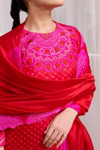 Buy Naina Jain Red , Organza Round Neck, Yes Kair Hand Embroidered Kurta Set Buy_Naina Jain_Red , Organza Round Neck, Yes Kair Hand Embroidered Kurta Set