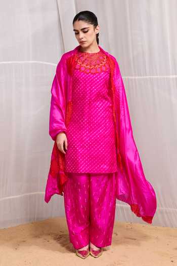 Shop Naina Jain Pink , Organza Round Neck, Yes Kair Placement Embroidered Kurta Set Online at Aza Fashions Shop_Naina Jain_Pink , Organza Round Neck, Yes Kair Placement Embroidered Kurta Set _Online_at_Aza_Fashions