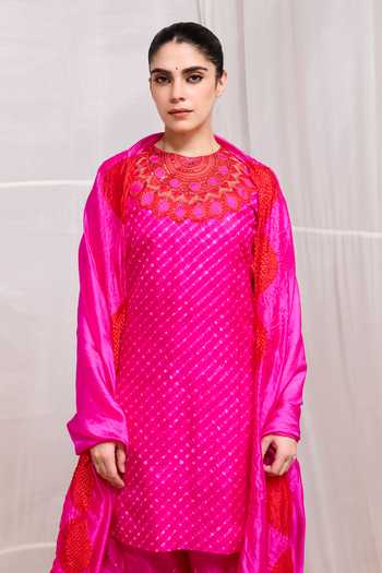 Naina Jain Pink , Organza Round Neck, Yes Kair Placement Embroidered Kurta Set at Aza Fashions Naina Jain_Pink , Organza Round Neck, Yes Kair Placement Embroidered Kurta Set _at_Aza_Fashions