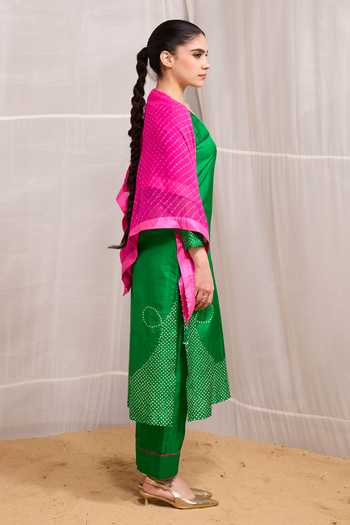 Buy Naina Jain Green Silk, Georgette Round Neck Raah Bandhani Pattern Kurta Set Online at Aza Fashions Buy_Naina Jain_Green Silk, Georgette Round Neck Raah Bandhani Pattern Kurta Set _Online_at_Aza_Fashions