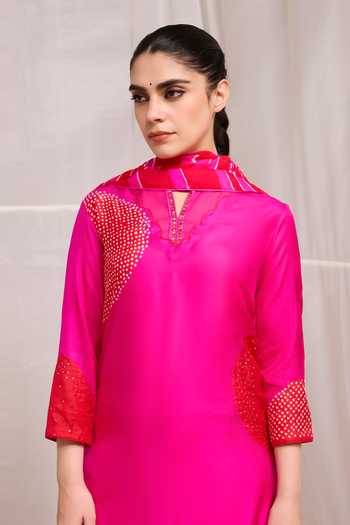 Buy Naina Jain Pink Silk, Chiffon Notched Neck, Yes Saanjh Circular Bandhani Pattern Kurta Set Online at Aza Fashions Buy_Naina Jain_Pink Silk, Chiffon Notched Neck, Yes Saanjh Circular Bandhani Pattern Kurta Set _Online_at_Aza_Fashions