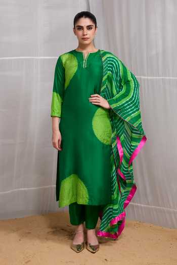 Naina Jain Green Silk, Chiffon Split V-neck, Yes Saanjh Bandhani Pattern Kurta Set Online at Aza Fashions Naina Jain_Green Silk, Chiffon Split V-neck, Yes Saanjh Bandhani Pattern Kurta Set _Online_at_Aza_Fashions