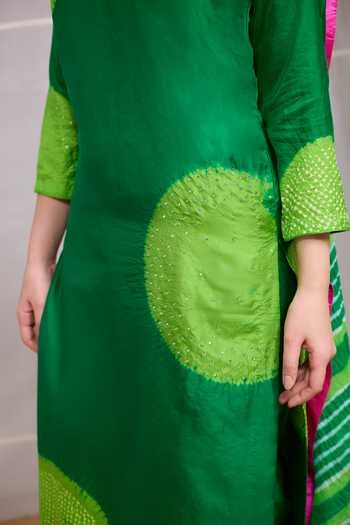 Buy Naina Jain Green Silk, Chiffon Split V-neck, Yes Saanjh Bandhani Pattern Kurta Set Online at Aza Fashions Buy_Naina Jain_Green Silk, Chiffon Split V-neck, Yes Saanjh Bandhani Pattern Kurta Set _Online_at_Aza_Fashions