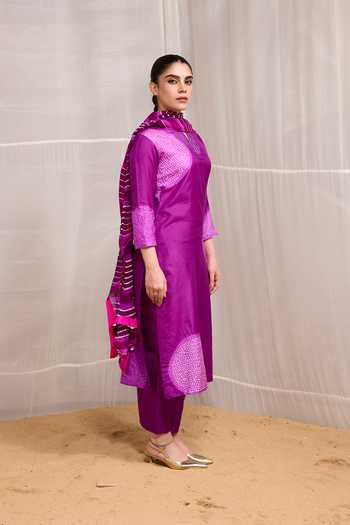 Shop Naina Jain Purple Silk, Chiffon Split V-neck Saanjh Shibori Motif Kurta Set Shop_Naina Jain_Purple Silk, Chiffon Split V-neck Saanjh Shibori Motif Kurta Set
