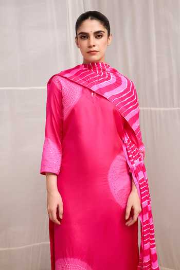 Naina Jain Pink Silk, Chiffon Split V-neck, Yes Saanjh Shibori Pattern Kurta Set Online at Aza Fashions Naina Jain_Pink Silk, Chiffon Split V-neck, Yes Saanjh Shibori Pattern Kurta Set _Online_at_Aza_Fashions