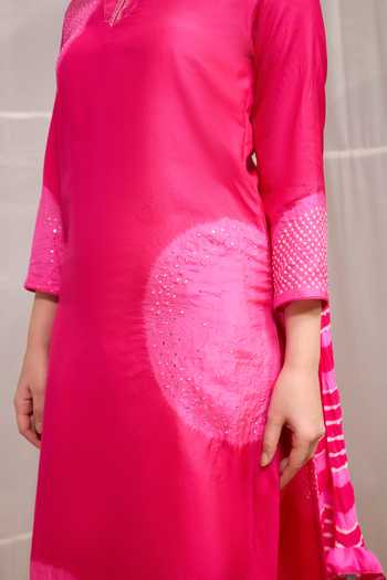 Buy Naina Jain Pink Silk, Chiffon Split V-neck, Yes Saanjh Shibori Pattern Kurta Set Online at Aza Fashions Buy_Naina Jain_Pink Silk, Chiffon Split V-neck, Yes Saanjh Shibori Pattern Kurta Set _Online_at_Aza_Fashions