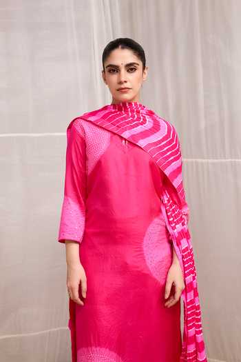 Naina Jain Pink Silk, Chiffon Split V-neck, Yes Saanjh Shibori Pattern Kurta Set at Aza Fashions Naina Jain_Pink Silk, Chiffon Split V-neck, Yes Saanjh Shibori Pattern Kurta Set _at_Aza_Fashions