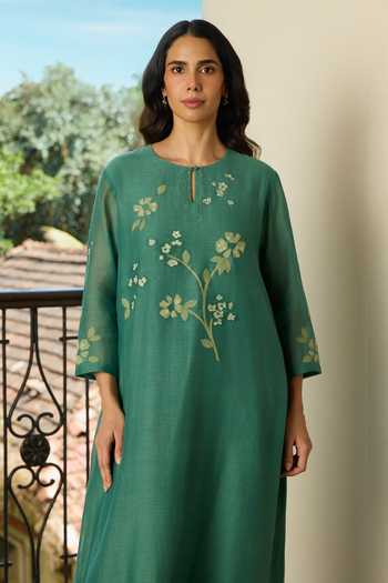 Vaayu Green Cotton, Muslin Round Neck, Yes Jade Applique Kurta And Pant Co-ord Set Online at Aza Fashions Vaayu_Green Cotton, Muslin Round Neck, Yes Jade Applique Kurta And Pant Co-ord Set _Online_at_Aza_Fashions