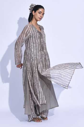 Shop JAYATI GOENKA Grey Chanderi Silk Halter Neck, Yes Ash Shima Layered Set Shop_JAYATI GOENKA_Grey Chanderi Silk Halter Neck, Yes Ash Shima Layered Set