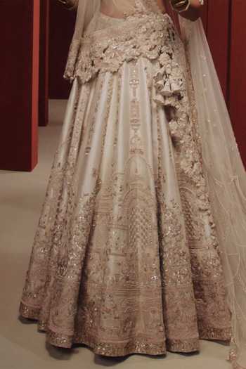 Dolly J White Silk, Net Moonveil Embroidered Bridal Lehenga Online at Aza Fashions Dolly J_White Silk, Net Moonveil Embroidered Bridal Lehenga _Online_at_Aza_Fashions