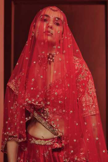 Dolly J Red Silk, Net Sweetheart Neck The Grand Reverie Bridal Lehenga Set Online at Aza Fashions Dolly J_Red Silk, Net Sweetheart Neck The Grand Reverie Bridal Lehenga Set _Online_at_Aza_Fashions