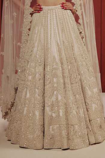 Dolly J White Tulle Sweetheart Neck Pearl Elan Embroidered Bridal Lehenga Set Online at Aza Fashions Dolly J_White Tulle Sweetheart Neck Pearl Elan Embroidered Bridal Lehenga Set _Online_at_Aza_Fashions