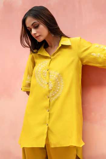 Shop AM by Anita Mittal Yellow Chanderi Collared Neck Twinkle High-low Shirt And Pant Set Shop_AM by Anita Mittal_Yellow Chanderi Collared Neck Twinkle High-low Shirt And Pant Set