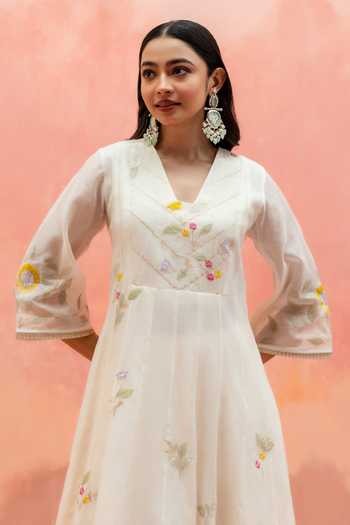Buy AM by Anita Mittal White Cotton V-neck Pari Embroidered Anarkali Set Online at Aza Fashions Buy_AM by Anita Mittal_White Cotton V-neck Pari Embroidered Anarkali Set _Online_at_Aza_Fashions