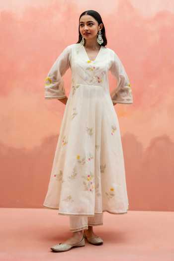 Shop AM by Anita Mittal White Cotton V-neck Pari Embroidered Anarkali Set Online at Aza Fashions Shop_AM by Anita Mittal_White Cotton V-neck Pari Embroidered Anarkali Set _Online_at_Aza_Fashions